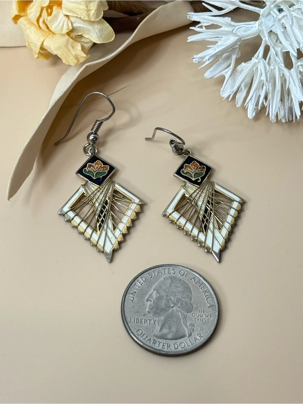 Vintage Cloisonné Style Floral Fan Dangle Earrings Gold Tone Enamel Pierced